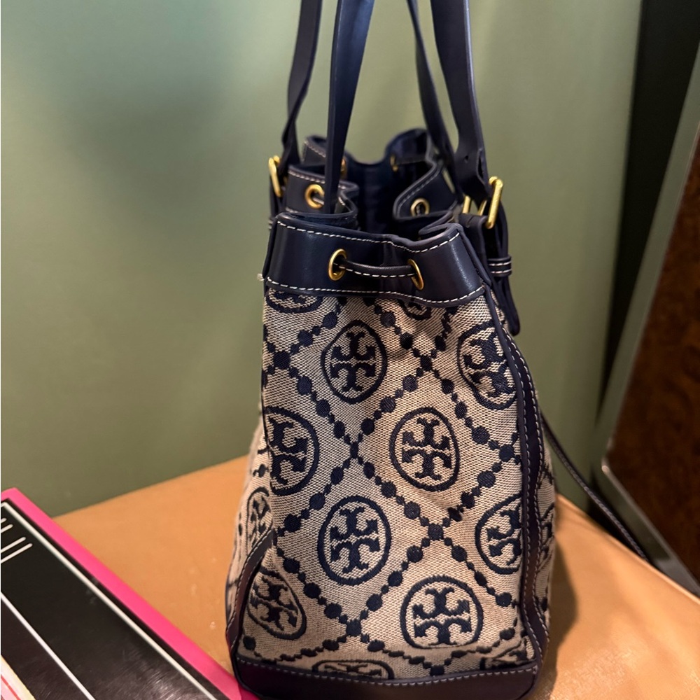Tory Burch T monogrammed medium tote - Picture 4 of 14